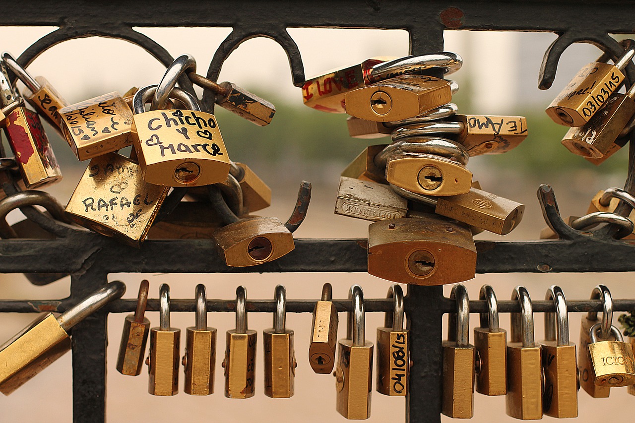 locker, bridge, love